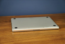 Load image into Gallery viewer, Apple MacBook Pro 13" 2015 Retina (Intel Core i5/Iris 6100/8GB RAM/256GB SSD)