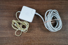 Load image into Gallery viewer, Apple MacBook Pro 13" 2015 Retina (Intel Core i5/Iris 6100/8GB RAM/256GB SSD)