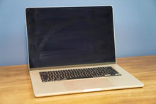 Load image into Gallery viewer, Apple MacBook Air 15&quot; M2 Starlight (256GB SSD / 8GB RAM) - French Canadian
